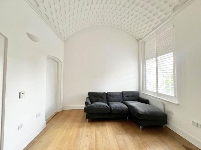 Apartment for rent in The Galleries, Navestock Side