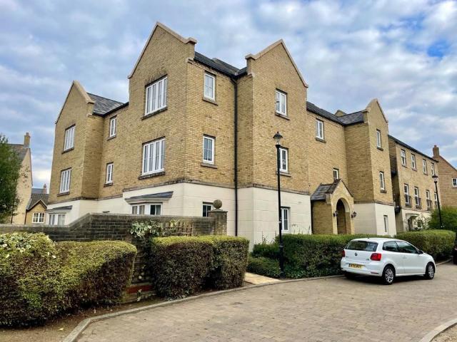 Flat for rent in Kingsmead, Shenley Brook End