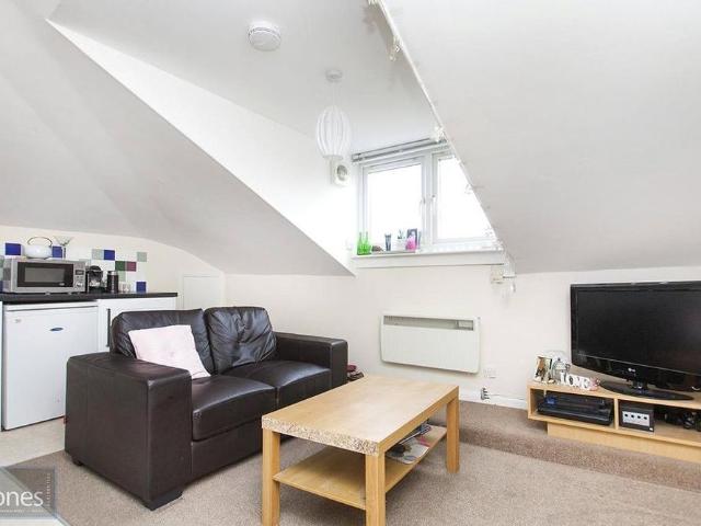 Apartment for rent in Swiss Cottage, Greater London