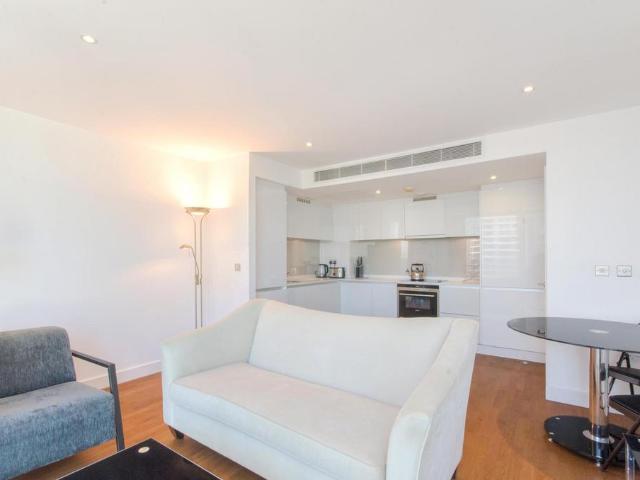 Flat for rent in Canary Wharf, Isle Of Man