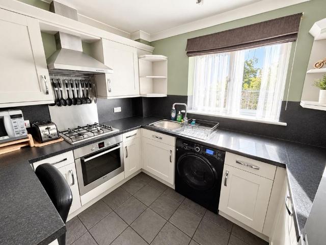 Flat for rent in Lower Feltham, Greater London