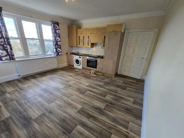 Apartment for rent in Farncombe, Waverley
