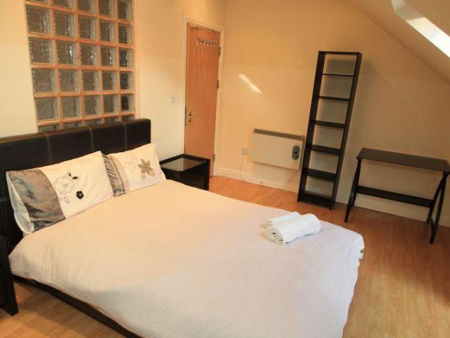 Flat for rent in Plasnewydd, Falcon Lodge