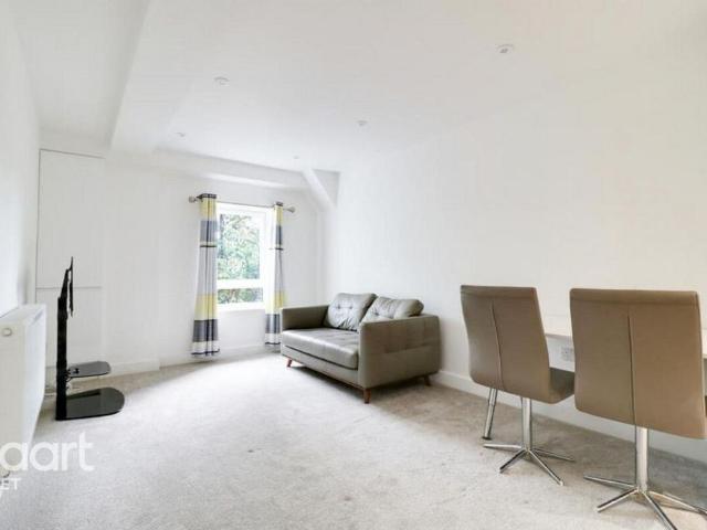 Apartment for rent in Hart, Hampshire