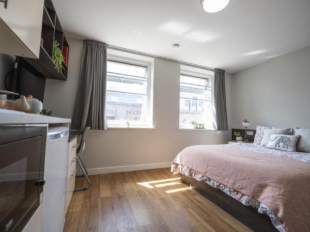 Flat for rent in Calderstones