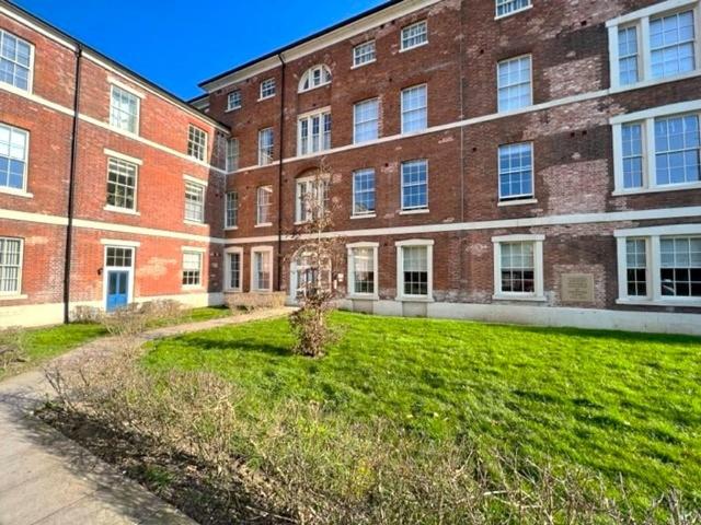 Flat for rent in Baswich, Staffordshire