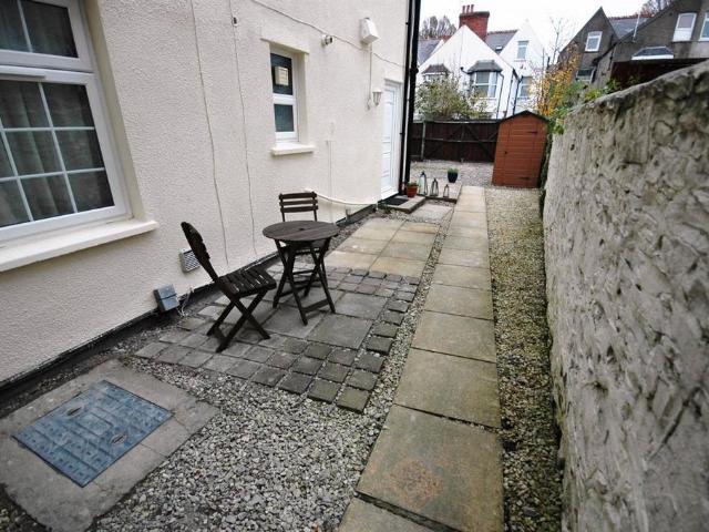 Flat for rent in Plasnewydd, Falcon Lodge