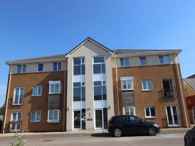Flat for rent in Penparcau, Wales