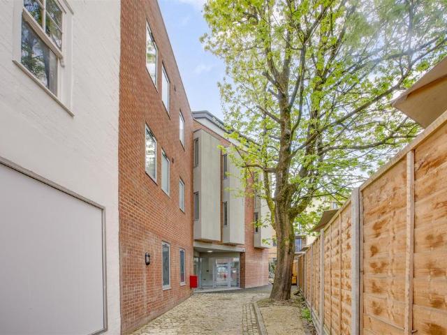 Flat for rent in Cressex, Isle Of Man