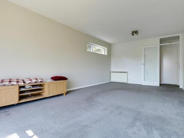 Apartment for rent in Shortlands, Greater London