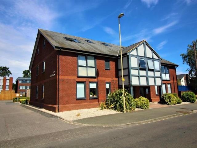 Flat for rent in Fleet, Hart