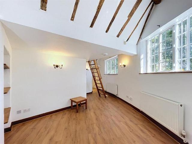 Apartment for rent in Ladyes Hills, Green Close