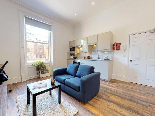 Flat for rent in Hyde Park, West Yorkshire