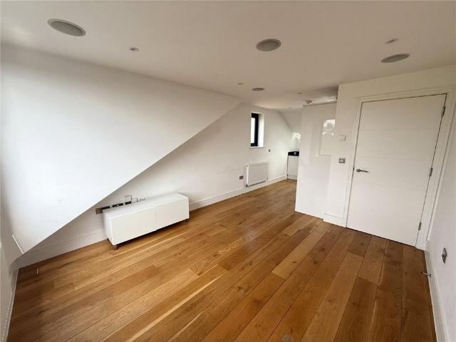 Apartment for rent in Scotch Estate, Hornsey