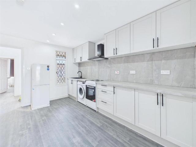 Flat for rent in Dinnington St. John's, Dinnington