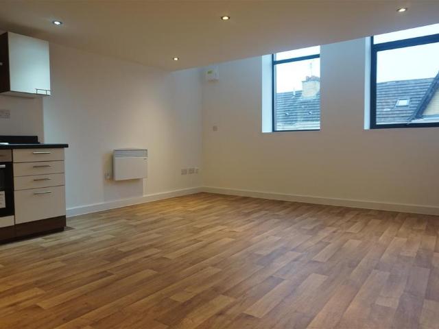 Flat for rent in Kensington, Calderstones