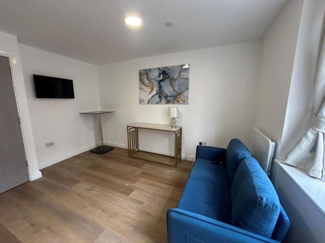 Apartment for rent in Cardiff Bay, Falcon Lodge