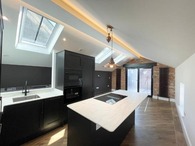 Apartment for rent in Cliff Hill, Green Close