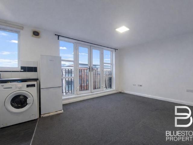 Apartment for rent in London Borough of Merton, Mitcham
