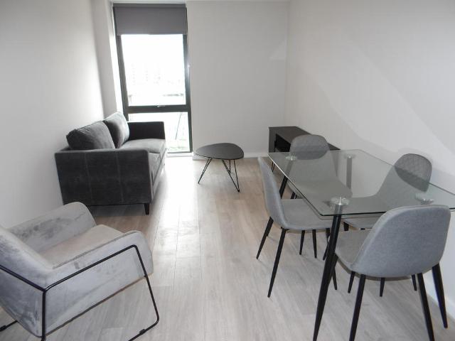 Flat for rent in Calderstones