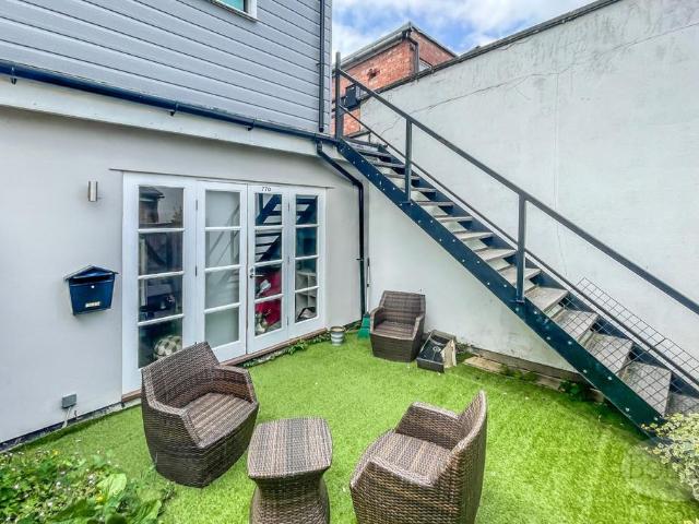 Flat for rent in Blackhills, Surrey