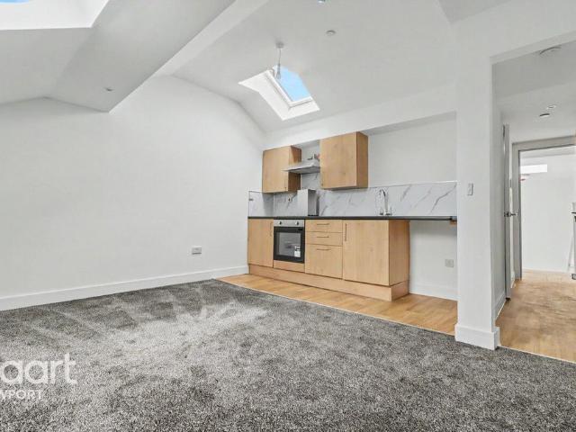 Flat for rent in Stow Hill, Wales