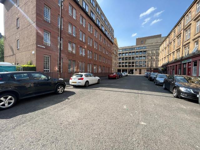 Flat for rent in Sandyford, Scotland