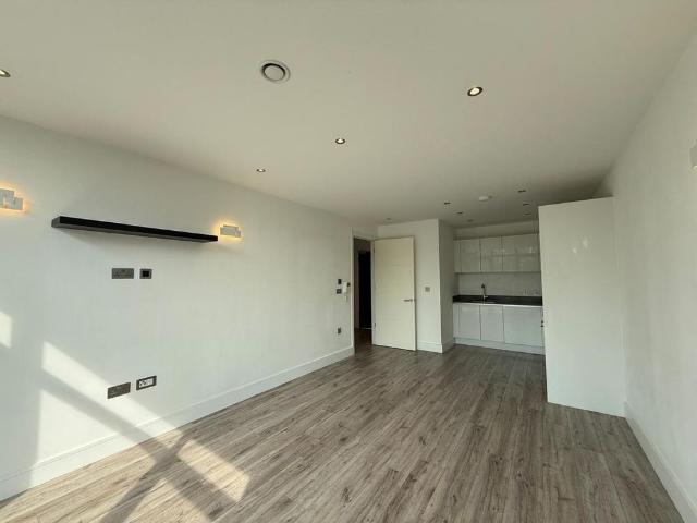 Apartment for rent in Enborne, West Berkshire