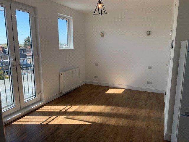 Flat for rent in London Borough of Ealing, Greater London