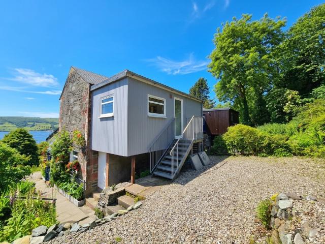 Flat for rent in Shandon, Scotland
