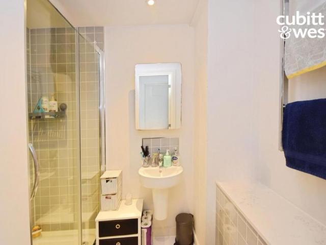 Apartment for rent in Worcester Park, Greater London