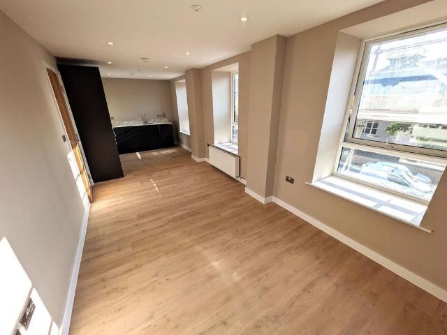 Apartment for rent in West Hoe, Mount Wise