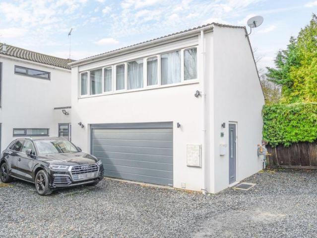 Flat for rent in Blackhills, Surrey