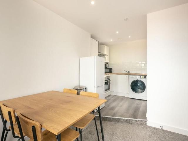 Apartment for rent in Belle Isle, West Yorkshire