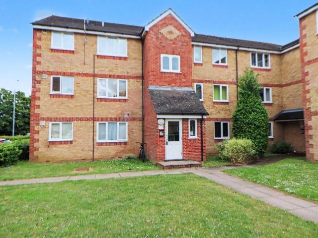 Flat for rent in Fishers Green, Shephall