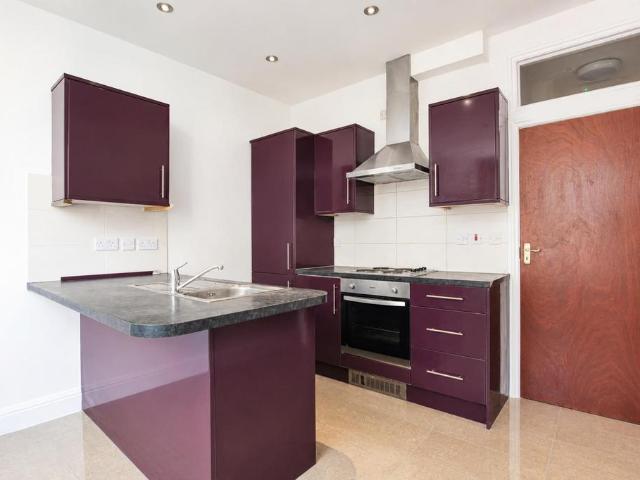 Flat for rent in London Borough of Ealing, Greater London