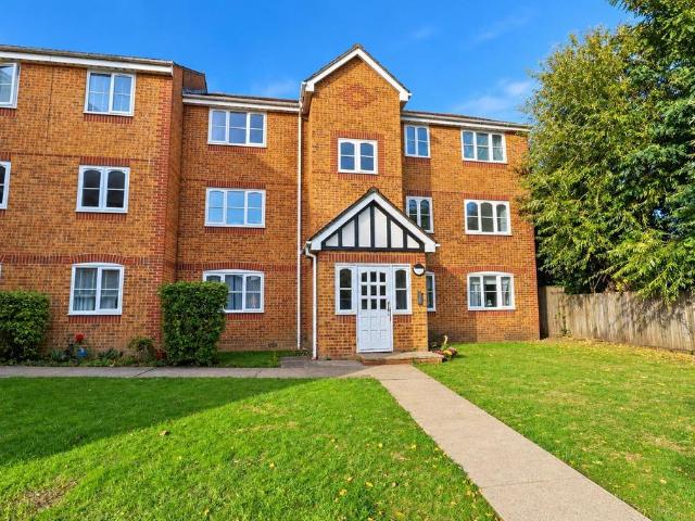 Flat for rent in London Borough of Sutton, Greater London