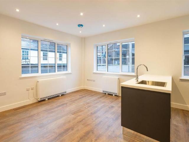 Apartment for rent in High Wycombe Community Board, High Wycombe