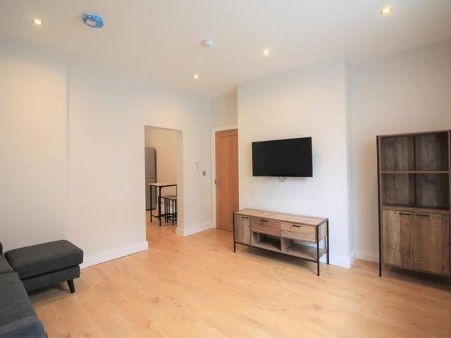Apartment for rent in Newtown, Two Mills