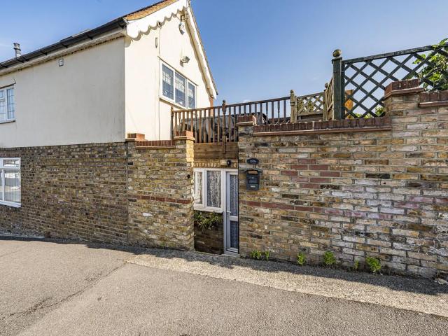 Flat for rent in Uxbridge, London Borough of Hillingdon