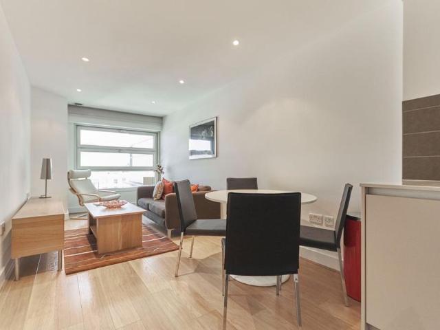 Apartment for rent in Bermondsey Village, Greater London