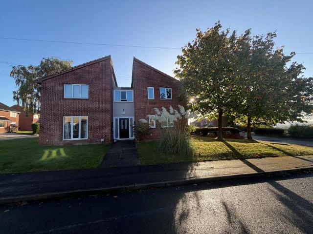 Flat for rent in Stanley, Wakefield