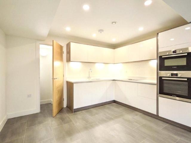 Apartment for rent in Fole, Surrey