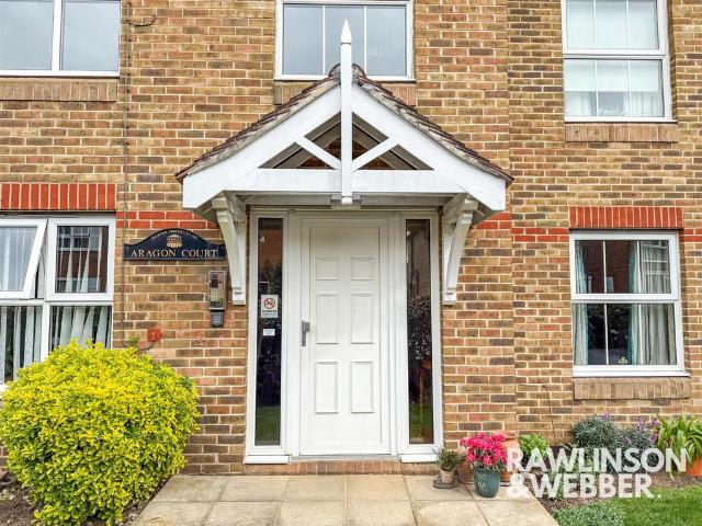 Flat for rent in Blackhills, Surrey