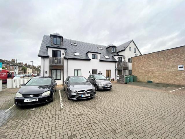 Flat for rent in Bromley, Widmore