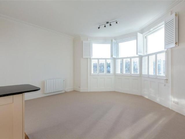 Apartment for rent in St James, Sandown Park