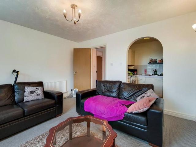 Apartment for rent in London Borough of Merton, Mitcham