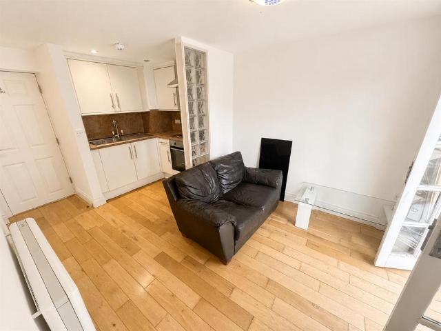 Apartment for rent in Watergate, Devon