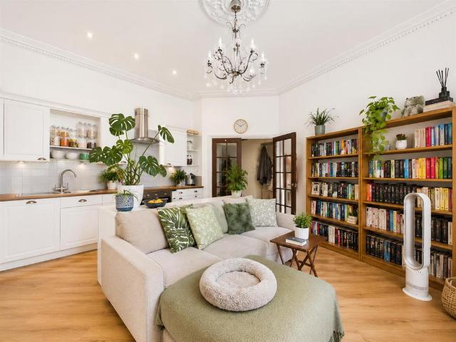 Apartment for rent in Rosehill, Greater London