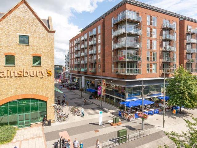 Flat for rent in Blackhills, Surrey